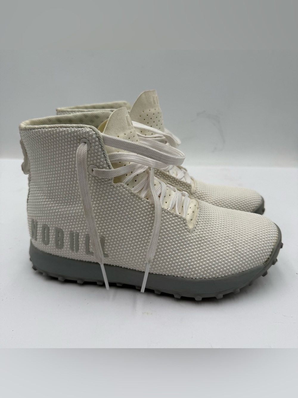 B57 NOBULL High Top Knit Turf Trainer Shoes White Grey Mens 6 Womens 7.5